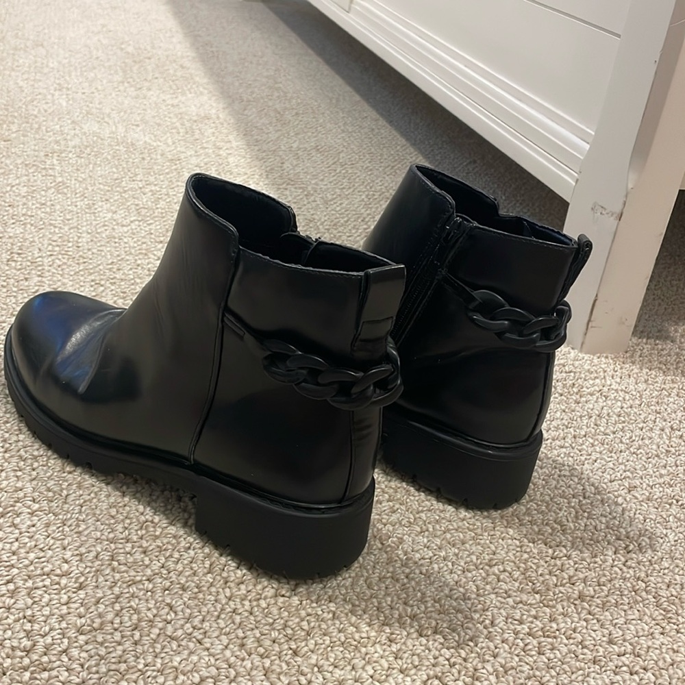 Super cute black leather boots